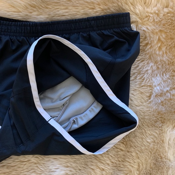 Nike Running Shorts - Picture 6 of 6